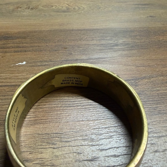 Brass Shell Bangle - Picture 5 of 6